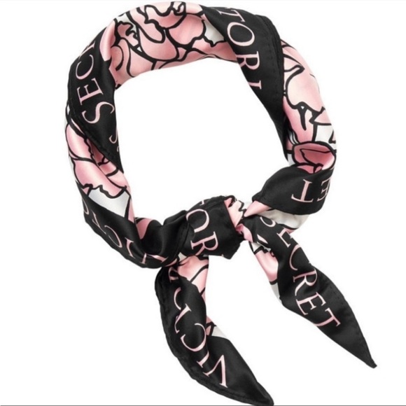 Victoria’s Secret scarf - Picture 3 of 8